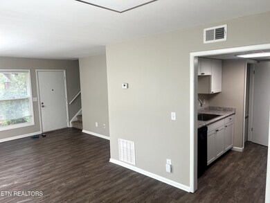 500 Pilgrim Ct unit B, Johnson City, TN 37601 - photo 2