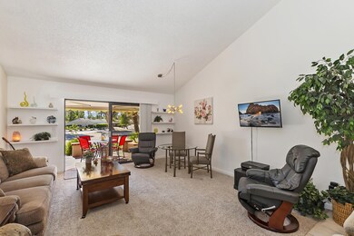 004_Living Room