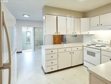 648 N Dahlia Place, Canby, OR 97013 - photo 5