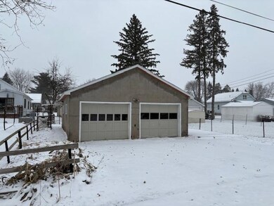 407 N Vine Ave, Marshfield, WI 54449 - photo 4