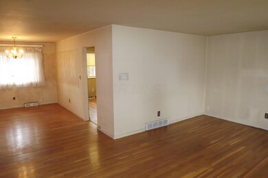 5721 Loganwood Rd, Columbus, OH 43229 - photo 4