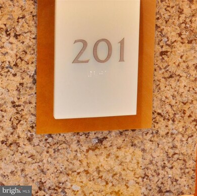 717 President St unit 201, Baltimore, MD 21202 - photo 2