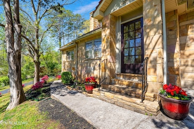 Exterior Entry