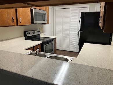 8048 Sands Point Dr unit C, Houston, TX 77036 - photo 7