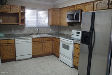 MODERN KITCHEN AND APPLIANCES