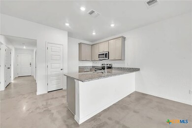 908 Smoke Tree Ln unit B, Killeen, TX 76543 - photo 2