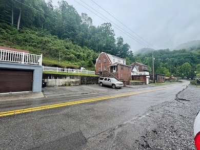 142 Cherokee Rd, Northfork, WV 24868 - photo 4