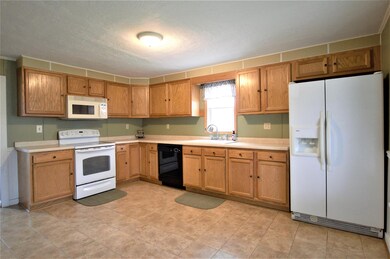 629 Douglas St, Auburn, IN 46706 - photo 6