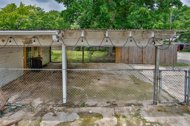 835 N Morris St, Gainesville, TX 76240 - photo 3