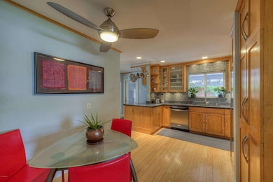 006_Casual Dining and Kitchen