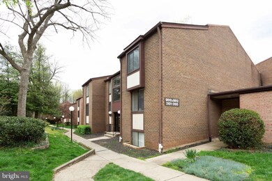 9810 Kingsbridge Dr unit 1, Fairfax, VA 22031 - photo 2