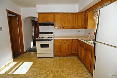 11 S Gretta Ave, Waukegan, IL 60085 - photo 7