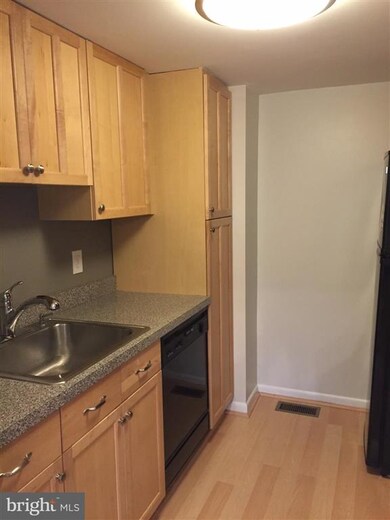 90 Dendron Ct, Parkville, MD 21234 - photo 2