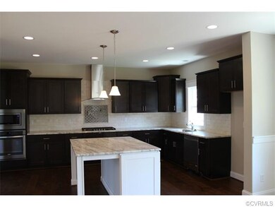 Beautiful Kitchen with Large Island and Recessed L