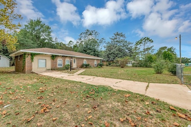 2_f8_208ForrestPkwy_001