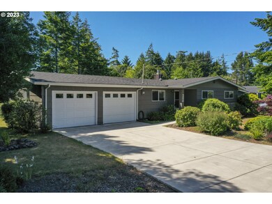 2390 17th St, Florence, OR 97439 - photo 2