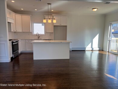 Eat-in Kitchen