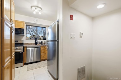 505 Country Club Ln unit 505, Pomona, NY 10970 - photo 5