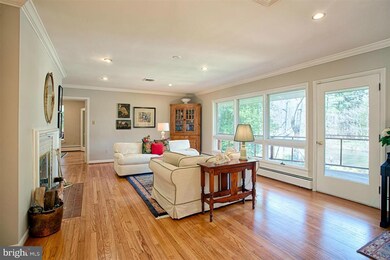 6512 Lakeview Dr, Falls Church, VA 22041 - photo 5