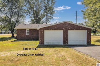 605 W Gum St unit 605 W Gum St, Marion, KY 42064 - photo 2