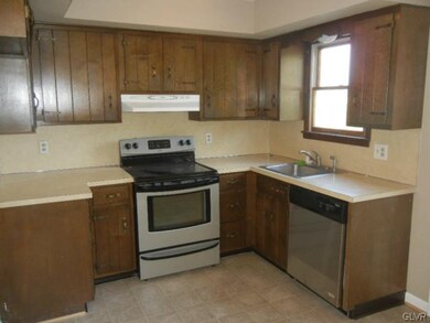 359 Chestnut St, Freemansburg, PA 18017 - photo 4