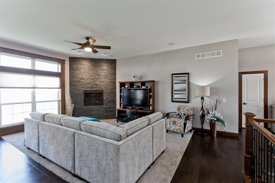 2226 Hallbrook St SW, Cedar Rapids, IA 52404 - photo 7