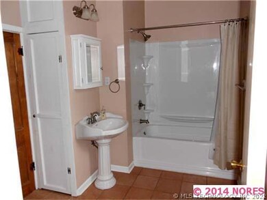 320 S Broadway Ave, Haskell, OK 74436 - photo 4