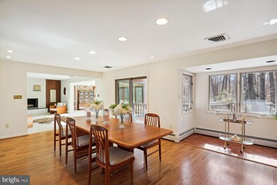 10427 Windsor View Dr, Potomac, MD 20854 - photo 4