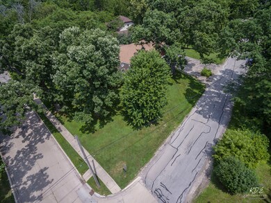 829 E Porter Ave, Naperville, IL 60540 - photo 4