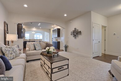 102 S Village Cir unit 212, Palmyra, PA 17078 - photo 5