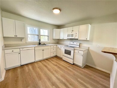 7714 SW 10th Place, Des Moines, IA 50315 - photo 4