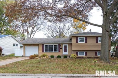 1715 Elmwood Ln, Bettendorf, IA 52722 - photo 2