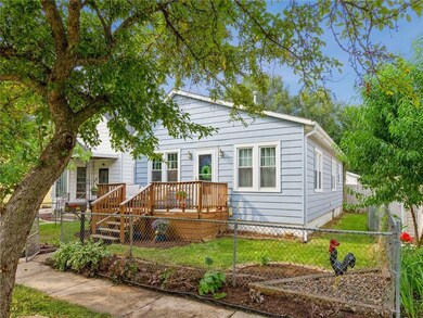 310 E Granger Ave, Des Moines, IA 50315 - photo 2