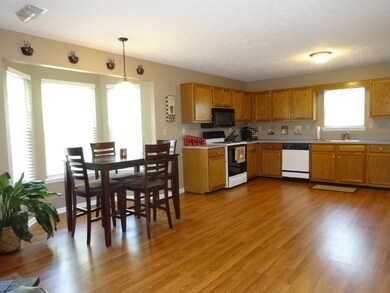 8005 Apple Valley Dr, Louisville, KY 40228 - photo 4