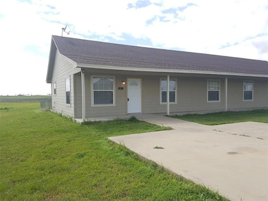 303 S Blue Jay Ct unit 303, Weatherford, TX 76088 - photo 2