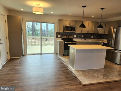 7428 Hawkins Dr, Hanover, MD 21076 - photo 4