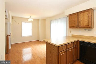 11956 Sentinel Point Ct, Reston, VA 20191 - photo 4