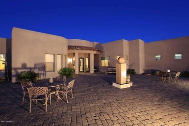 Night-Huge Courtyard