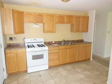 608 Topeka Dr, Carpentersville, IL 60110 - photo 7