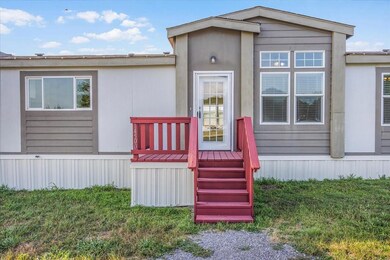 Manufactured / mobile home with a front lawn