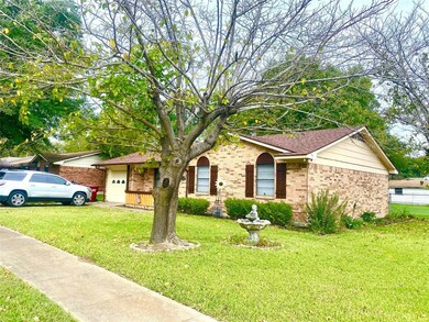 100 Leslie St, Bonham, TX 75418 - photo 2