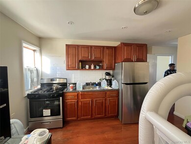 6040 55th Dr, Maspeth, NY 11378 - photo 5