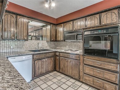 6032 N Meridian Place, Oklahoma City, OK 73122 - photo 7