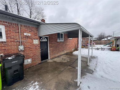 26301 Fernwood St, Roseville, MI 48066 - photo 3