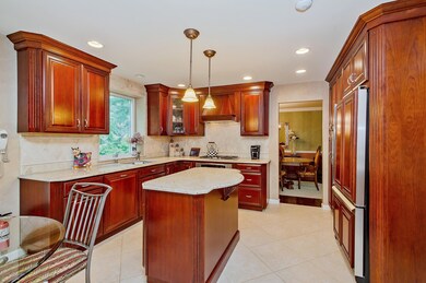 07_4MorningsideDrive_177_Kitchen_HiRes