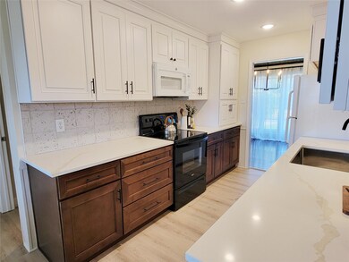 720 Huntwich Dr, Bedford, TX 76021 - photo 2