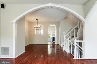 2466 Laura Mark Ln, Herndon, VA 20171 - photo 7