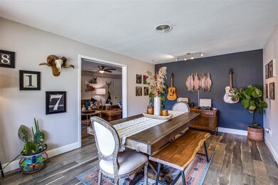A semi-formal dining room can be found off the ent