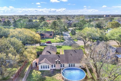 224 E Castle Harbour Dr, Friendswood, TX 77546 - photo 2