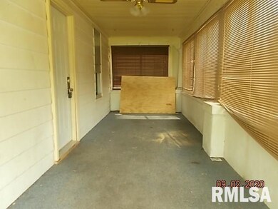 612 S Mclean St, Lincoln, IL 62656 - photo 5